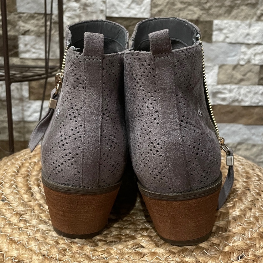 DR. SCHOLL’S Perforated Gray Ankle Booties Sz 11 - Picture 9 of 12
